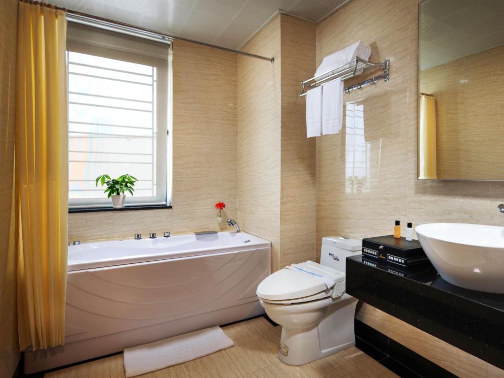 Luxeden Hotel Hanoi Zewnętrze zdjęcie