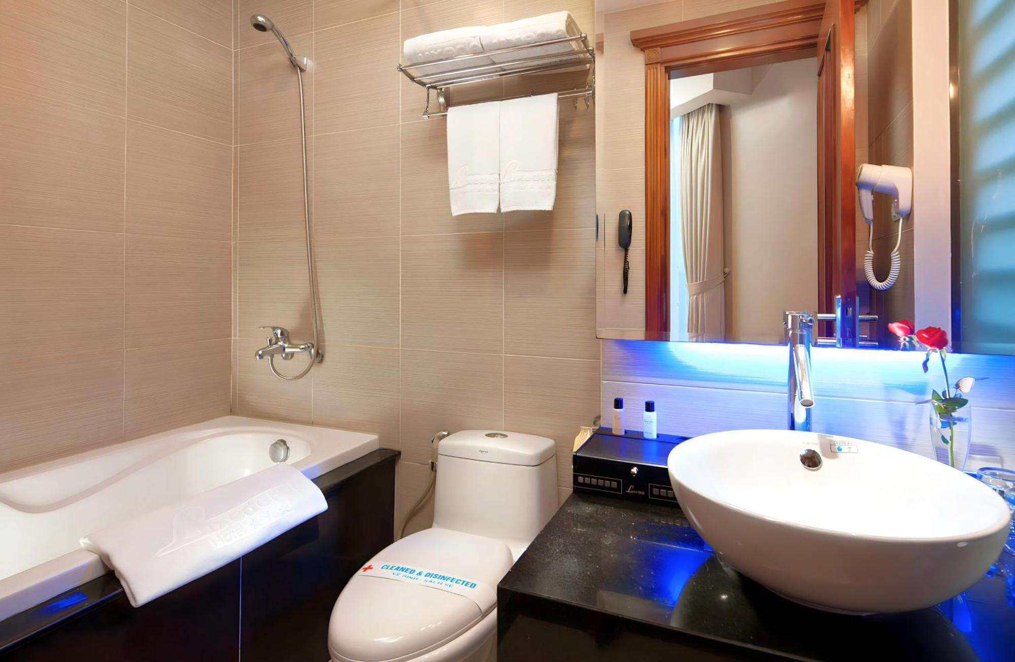 Luxeden Hotel Hanoi Zewnętrze zdjęcie