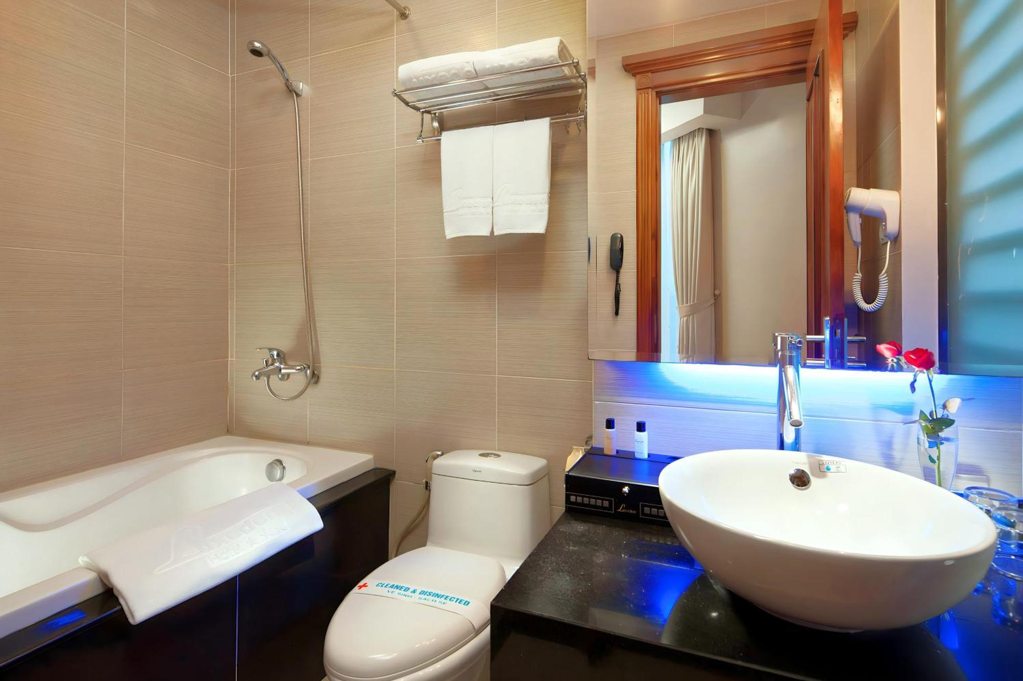 Luxeden Hotel Hanoi Zewnętrze zdjęcie
